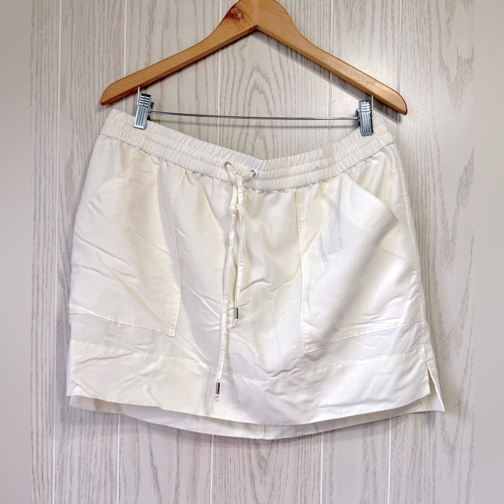 Banana Republic Lined Ivory Athletic Skirt Size Large EUC